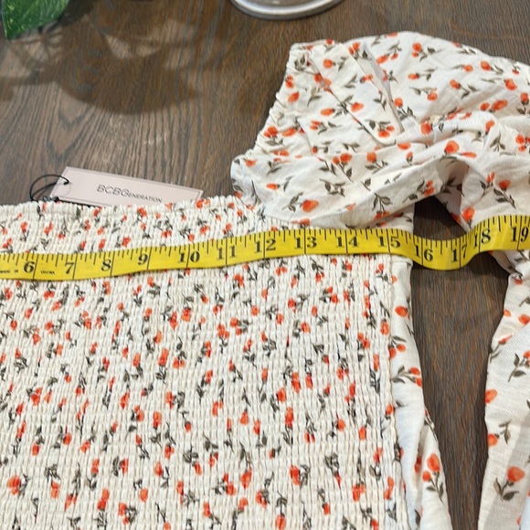 BCBG Generation crop top. Size Med - Picture 12 of 13